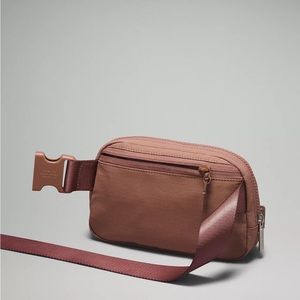 Lululemon everywhere belt bag